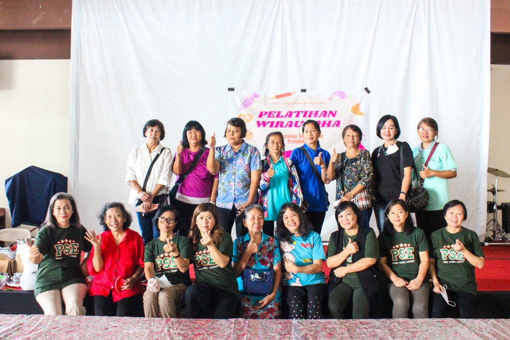 Foto bersama para peserta dan sie PSE